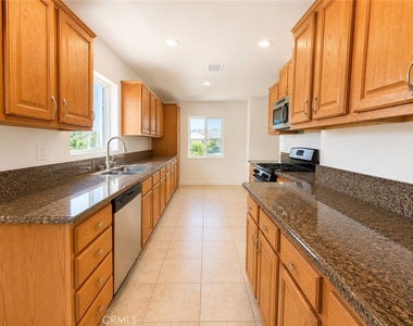 1180 Langley - Photo Thumbnail 6