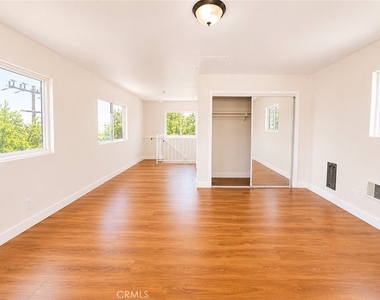1180 Langley - Photo Thumbnail 22