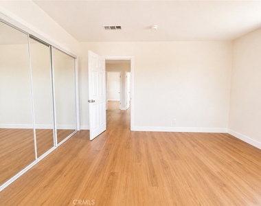 1180 Langley - Photo Thumbnail 10