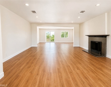 1180 Langley - Photo Thumbnail 2