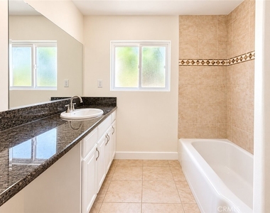 1180 Langley - Photo Thumbnail 11