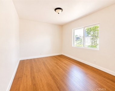 1180 Langley - Photo Thumbnail 13