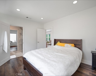 1553 Talmadge - Photo Thumbnail 5