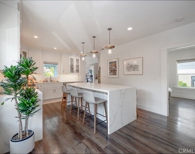 1553 Talmadge - Photo Thumbnail 3