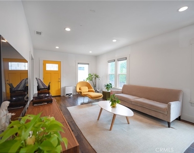 1553 Talmadge - Photo Thumbnail 2