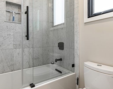 32 Dauphin - Photo Thumbnail 42