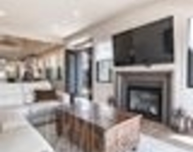 32 Dauphin - Photo Thumbnail 14