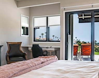 32 Dauphin - Photo Thumbnail 38
