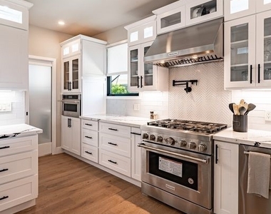 32 Dauphin - Photo Thumbnail 29