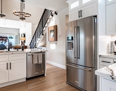 32 Dauphin - Photo Thumbnail 52