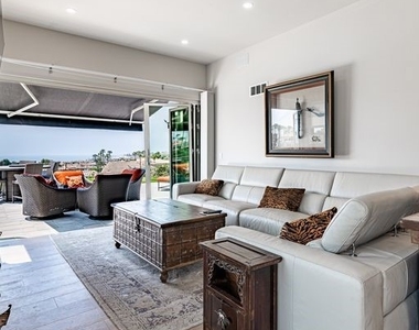 32 Dauphin - Photo Thumbnail 24