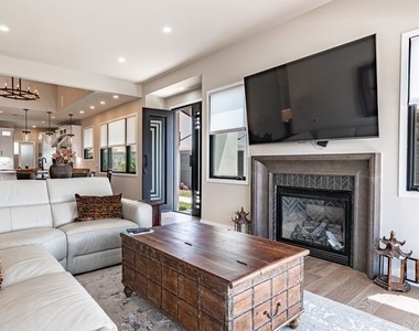 32 Dauphin - Photo Thumbnail 22