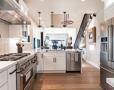 32 Dauphin - Photo Thumbnail 51