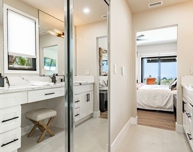 32 Dauphin - Photo Thumbnail 36
