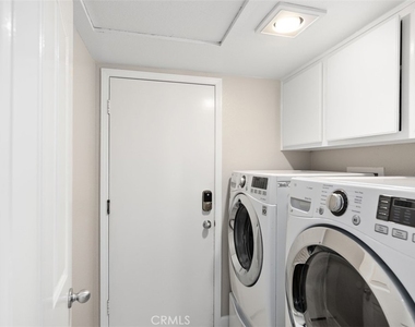 12 Dauphin - Photo Thumbnail 32