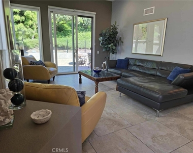 12 Dauphin - Photo Thumbnail 10