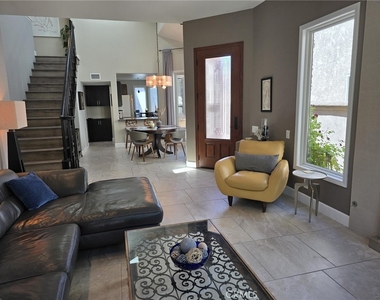 12 Dauphin - Photo Thumbnail 9