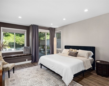 12 Dauphin - Photo Thumbnail 22