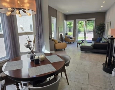 12 Dauphin - Photo Thumbnail 11