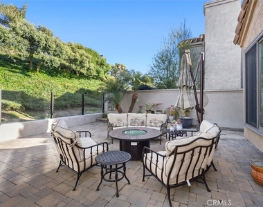 12 Dauphin - Photo Thumbnail 5