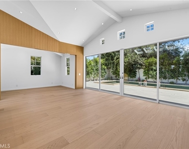 1312 Santanella - Photo Thumbnail 11