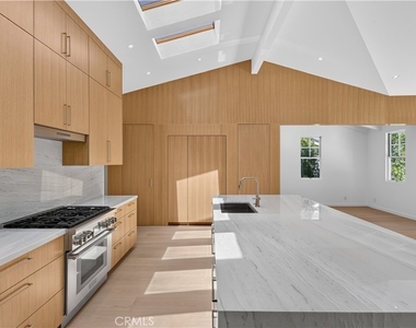 1312 Santanella - Photo Thumbnail 5
