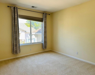 34117 Songbird Terrace - Photo Thumbnail 14