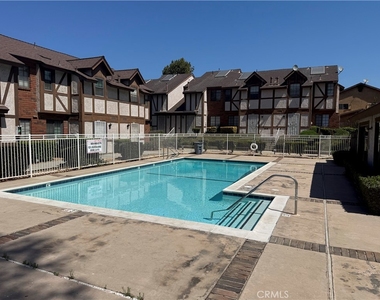 1004 S Mountain - Photo Thumbnail 14