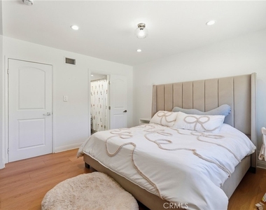 4563 Hempstead St - Photo Thumbnail 20