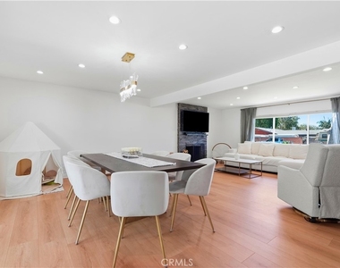 4563 Hempstead St - Photo Thumbnail 6