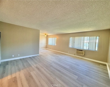 448 Terry Way - Photo Thumbnail 2