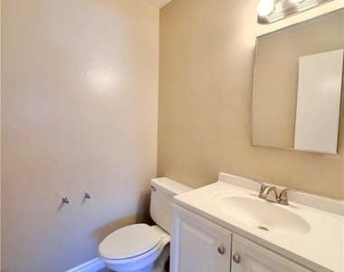 448 Terry Way - Photo Thumbnail 10