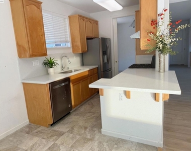 5168 Academy Rd - Photo Thumbnail 3