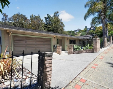 525 Hampton Ave - Photo Thumbnail 1