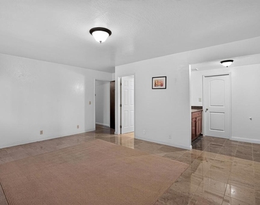 525 Hampton Ave - Photo Thumbnail 21