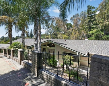 525 Hampton Ave - Photo Thumbnail 29