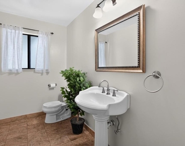 525 Hampton Ave - Photo Thumbnail 18