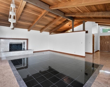 525 Hampton Ave - Photo Thumbnail 3