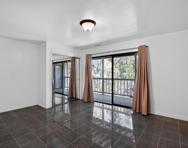 525 Hampton Ave - Photo Thumbnail 22