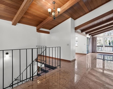 525 Hampton Ave - Photo Thumbnail 19