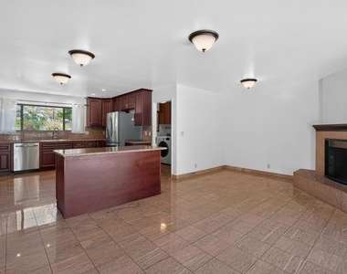 525 Hampton Ave - Photo Thumbnail 8