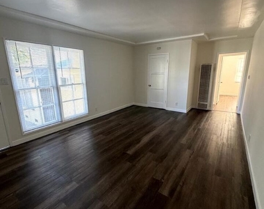 5113 W 20th Street - Photo Thumbnail 3