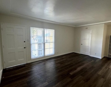 5113 W 20th Street - Photo Thumbnail 2