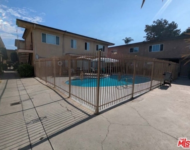 9815 Imperial Highway - Photo Thumbnail 12