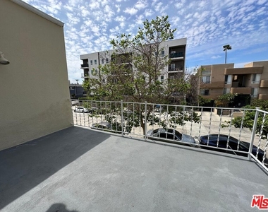 856 S Gramercy Place - Photo Thumbnail 15