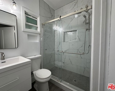 856 S Gramercy Place - Photo Thumbnail 9