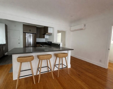 856 S Gramercy Place - Photo Thumbnail 2