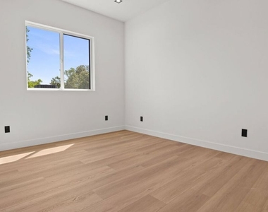 10842 Peach Grove Street - Photo Thumbnail 26