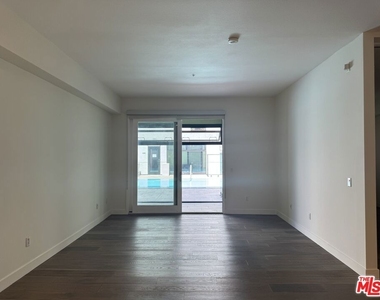 1234 Wilshire Boulevard - Photo Thumbnail 15