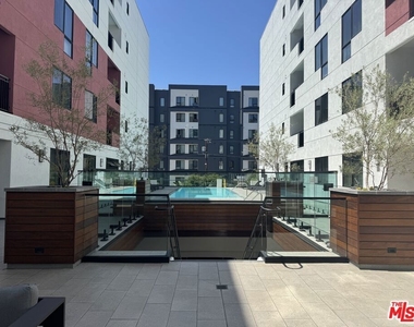 1234 Wilshire Boulevard - Photo Thumbnail 4
